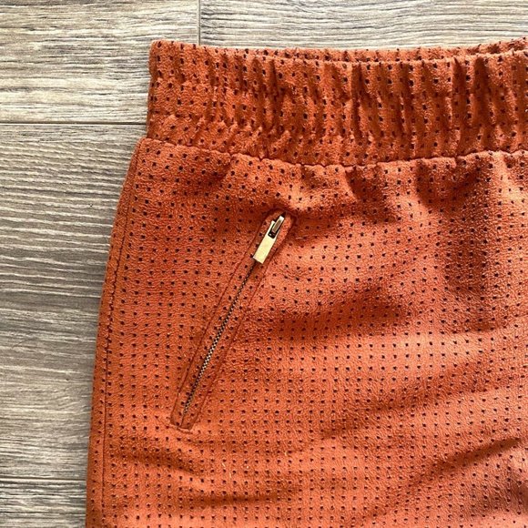Tan Mesh Pattern Shorts - Picture 4 of 5